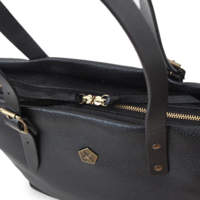 Ain Soph セカンドレーベル】ブラックシリーズ 撥水レザートートバッグ