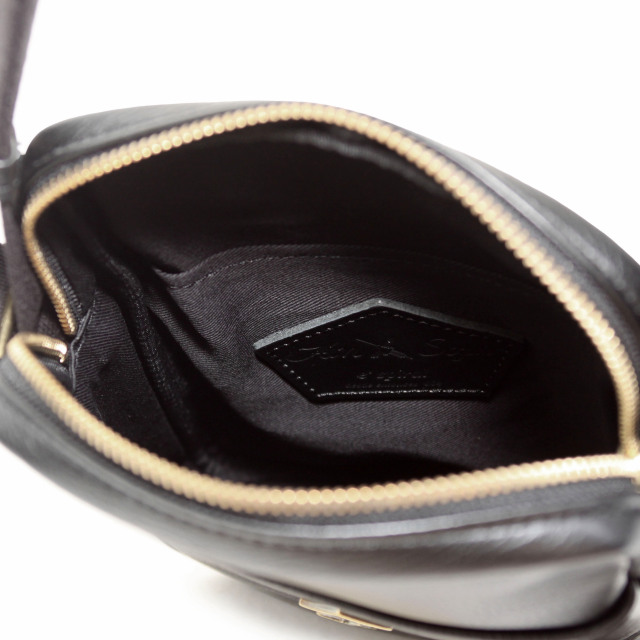 【Ain Soph セカンドレーベル】ブラックシリーズ 撥水レザー 縦型ショルダーバッグ 日本製 / ASE1602-WSK