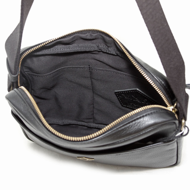 【Ain Soph セカンドレーベル】ブラックシリーズ 撥水レザー 横型ショルダーバッグ 日本製 / ASE1601-WSK