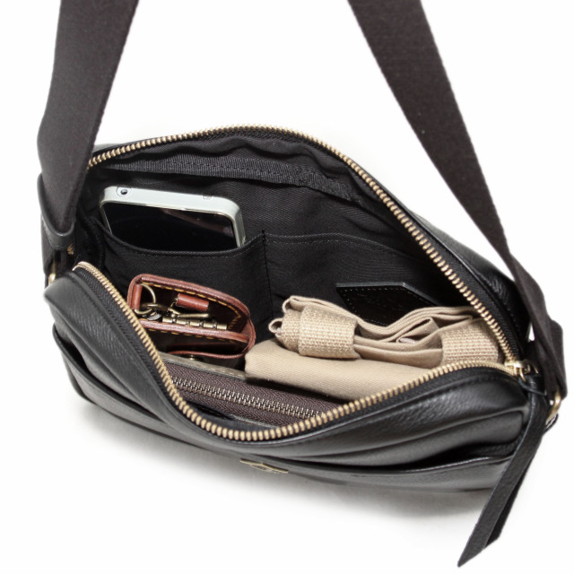 【Ain Soph セカンドレーベル】ブラックシリーズ 撥水レザー 横型ショルダーバッグ 日本製 / ASE1601-WSK