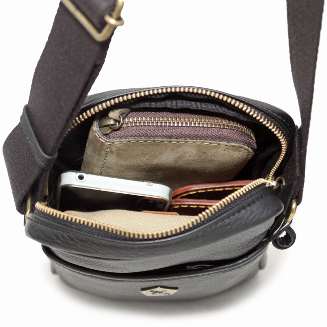 【Ain Soph セカンドレーベル】ブラックシリーズ 撥水レザー 縦型ショルダーバッグ 日本製 / ASE1602-WSK