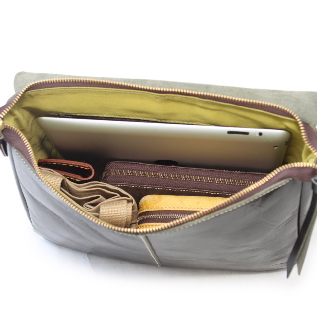 【HWMレザー】Ain Soph (アインソフ) 切りっぱなし 横型ショルダーバッグ｜ASE1639-HWM