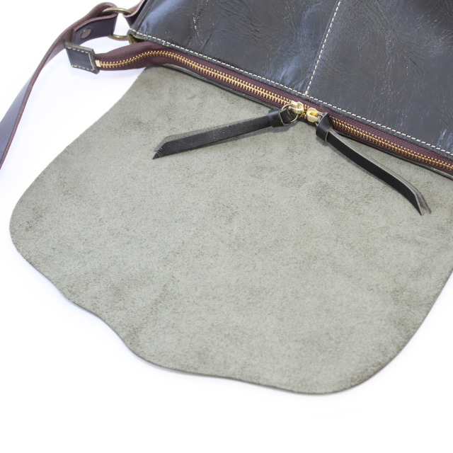 【HWMレザー】Ain Soph (アインソフ) 切りっぱなし 横型ショルダーバッグ｜ASE1639-HWM